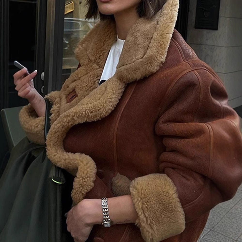 Featured image for 'Women's Lamb Wool Jacket Cozy & Stylish Loose-Fit Faux Fur Coat'