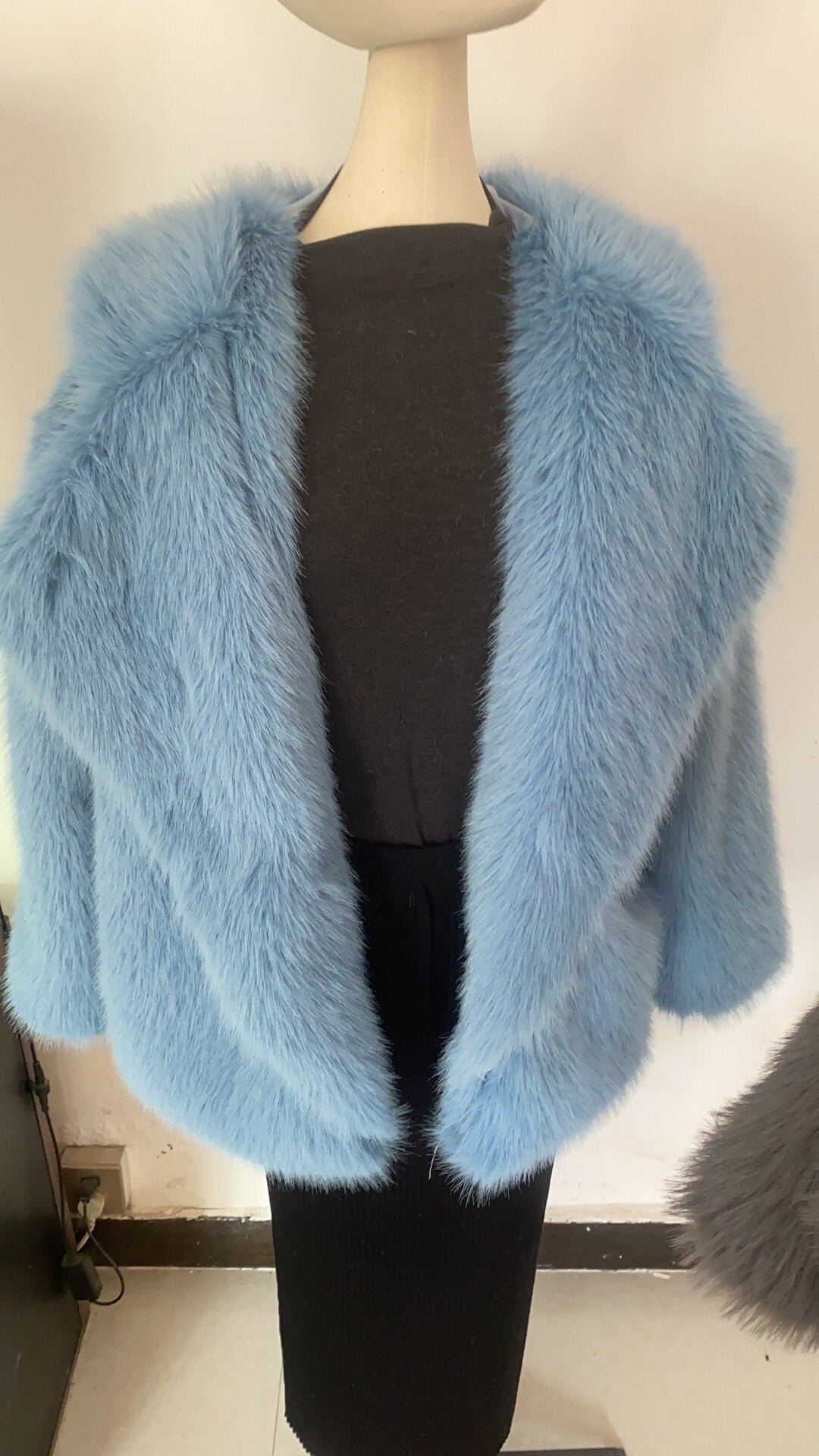 Featured image for 'Women's Faux Fur Coat  Mid-Length Loose-Fit Winter Jacket with Lapel Collar'